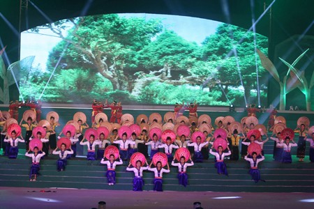 เปิดงานเฟสทีเวิลชาท้ายเงวียนครั้งที่2ปี2013